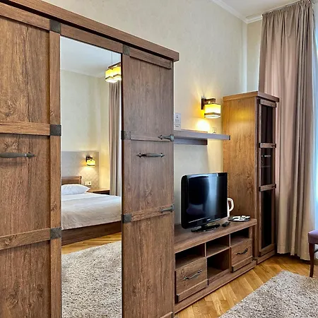 Star Hotel